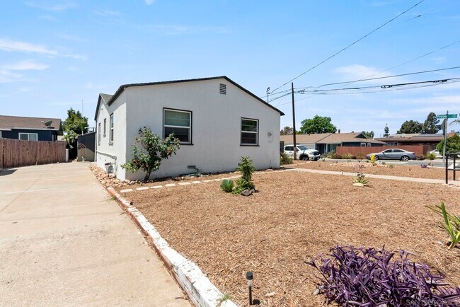 Building Photo - 2548 Violet St