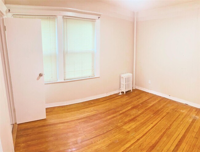 Building Photo - 832 Calhoun Ave