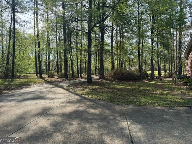 Building Photo - 421 Creekside Dr