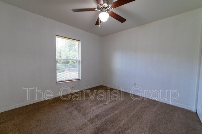 Building Photo - 5107 SW 165th St Rd