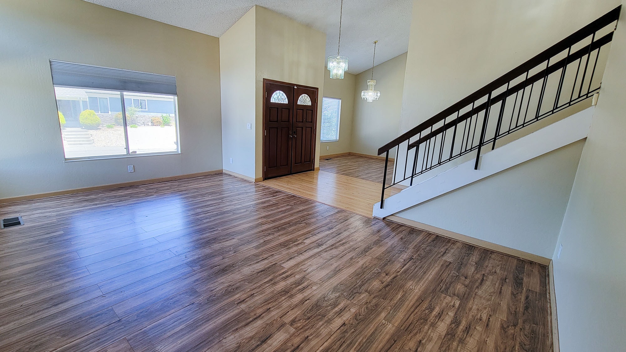 Livingroom - 203 Oriole Ct