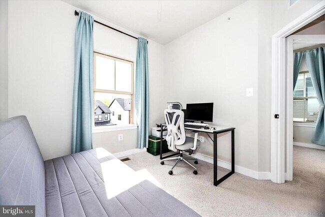 Building Photo - 6042 Fallfish Ct