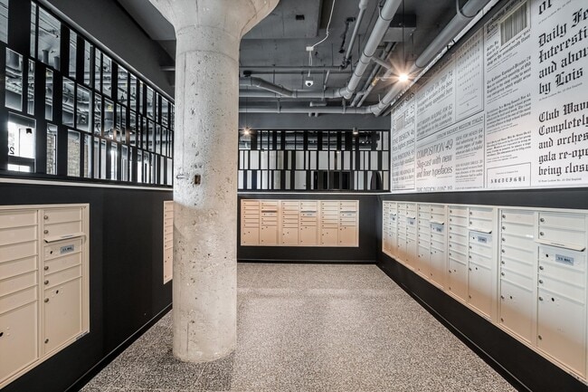 Building Photo - 2032 N Clybourn Ave