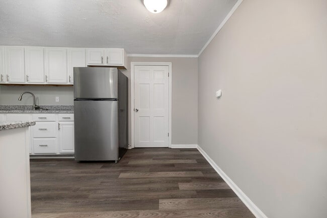 Building Photo - 210 Balfour Dr
