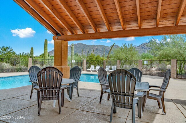 Building Photo - 6486 N Sun Bluff Dr