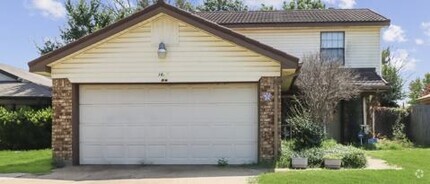 Building Photo - 1621 Lincolnshire Way