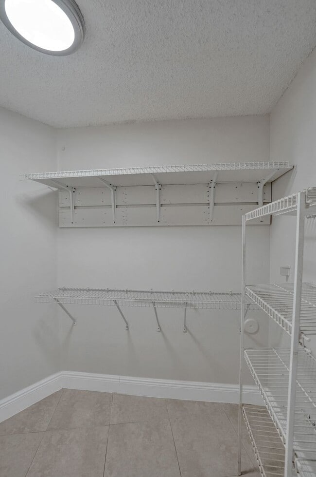 Building Photo - SPACIOUS 2 BED/2 BATH WITH BALCONY IN RESORT-STYLE COMMUNITY!