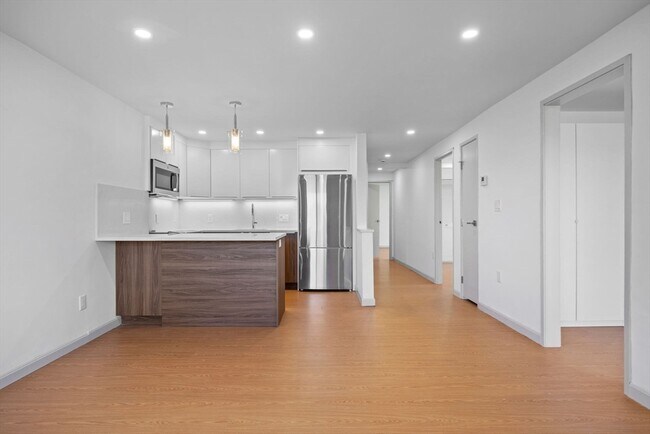 Building Photo - 1243 Beacon St