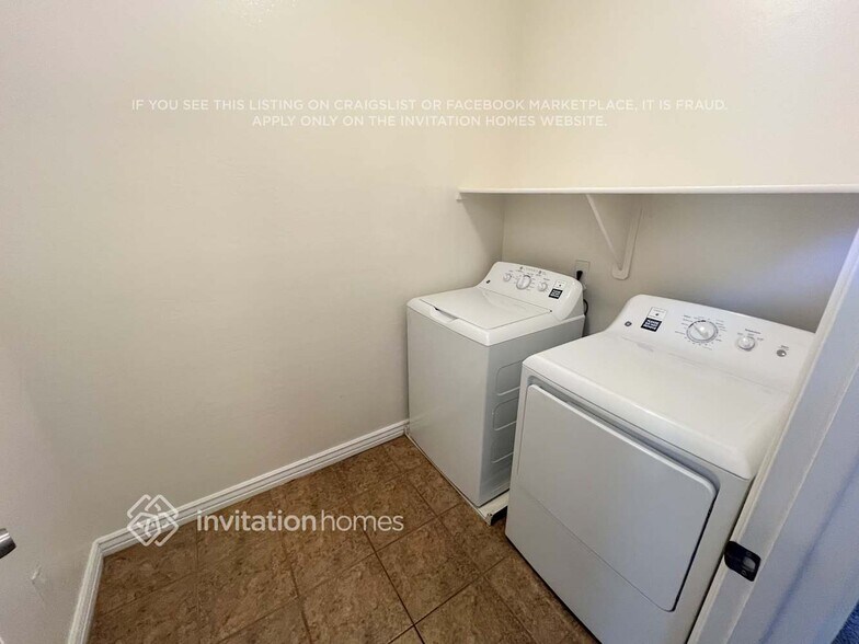 Building Photo - 254 S Aaron