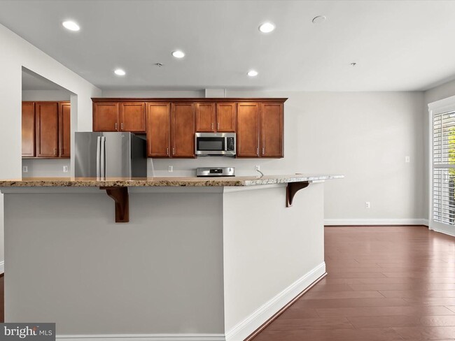 Building Photo - 5803 Lois Ln