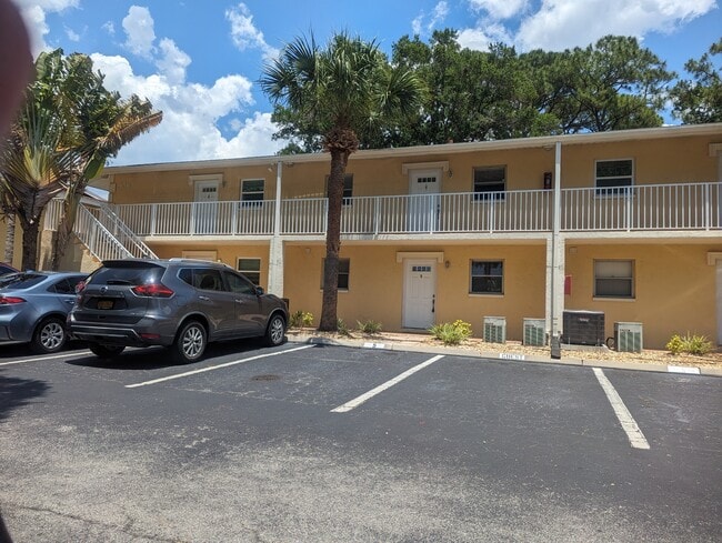 Building Photo - 906 La Costa Cir