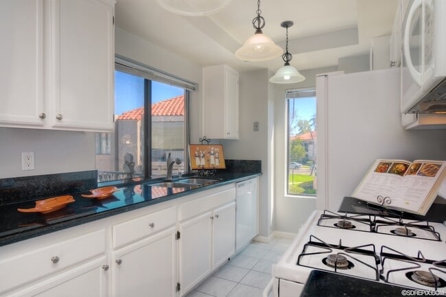 Building Photo - Upper level 2BR/2BA Condo for rent in Mira Mesa!