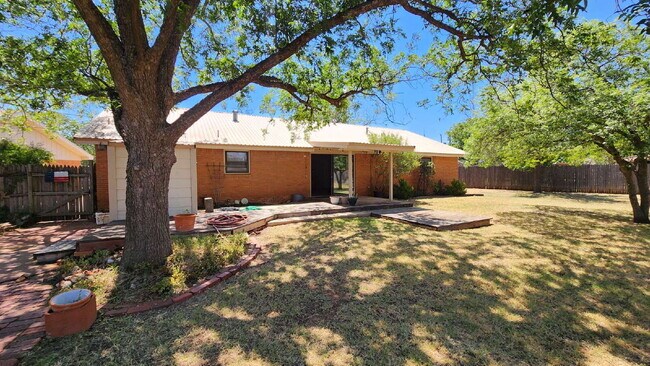 Building Photo - 6702 Temple Ave