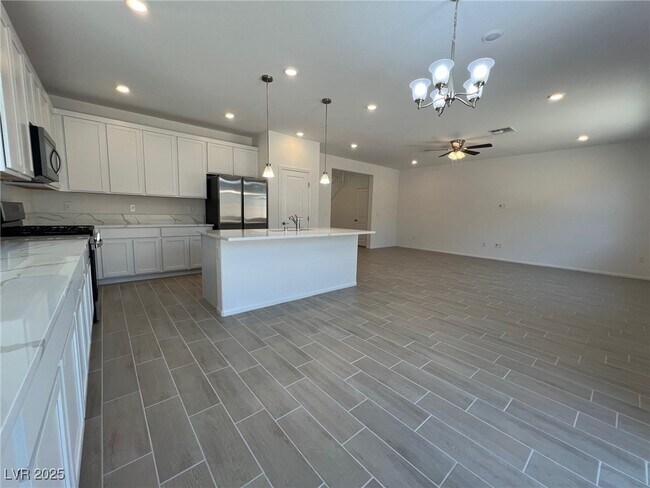 Building Photo - 7470 S Pioneer Way