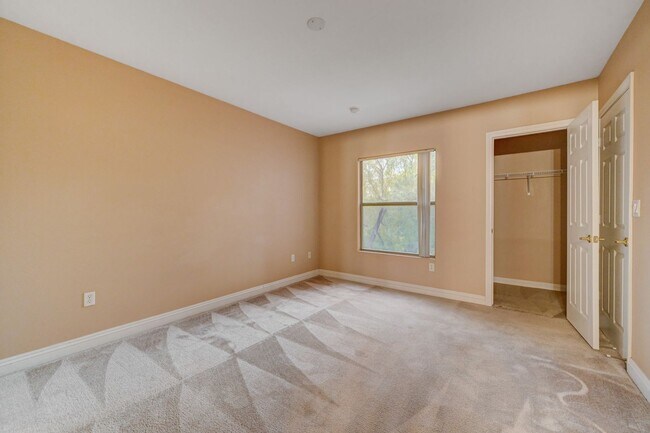 Building Photo - 8000 W Badura Ave