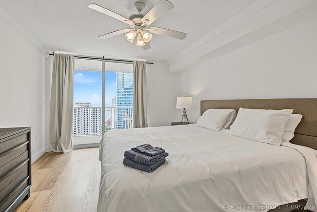 Building Photo - 1200 Brickell Bay Dr