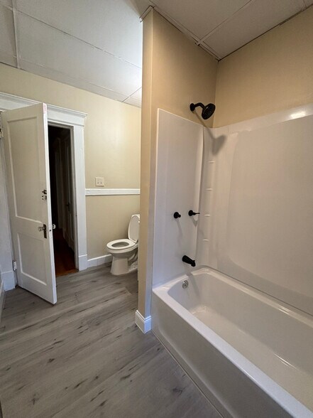 Building Photo - 22 Westernview St