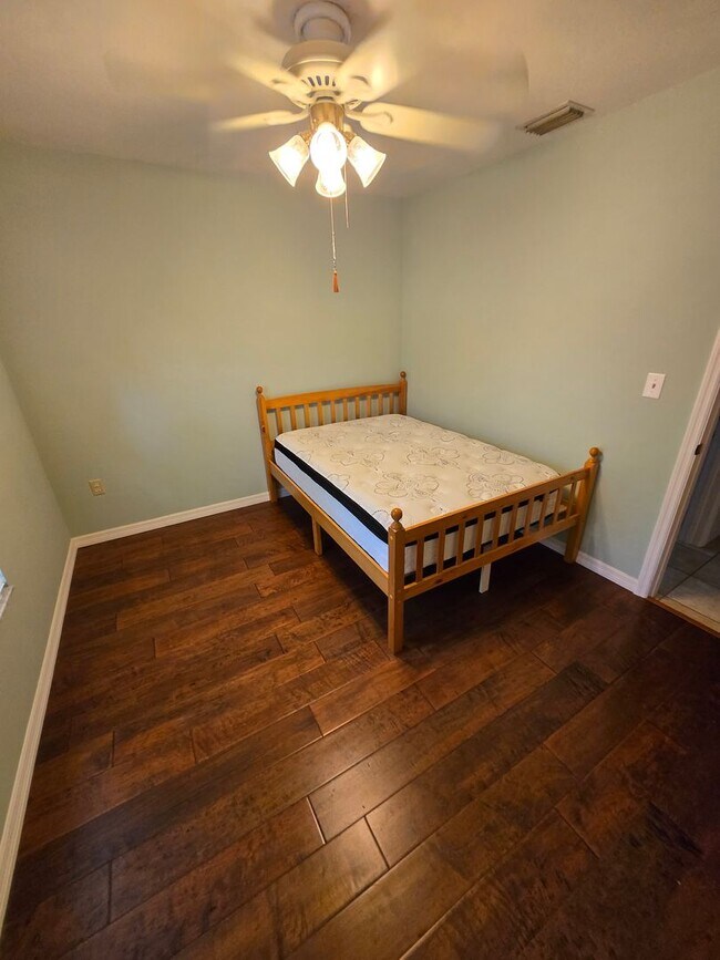 Building Photo - Springtree - Beautiful, spacious home