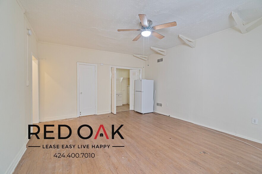 Building Photo - 400 S Kenmore Ave