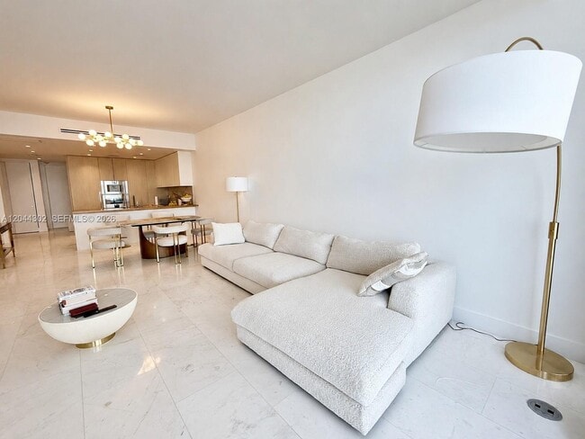 Building Photo - 15701 Collins Ave