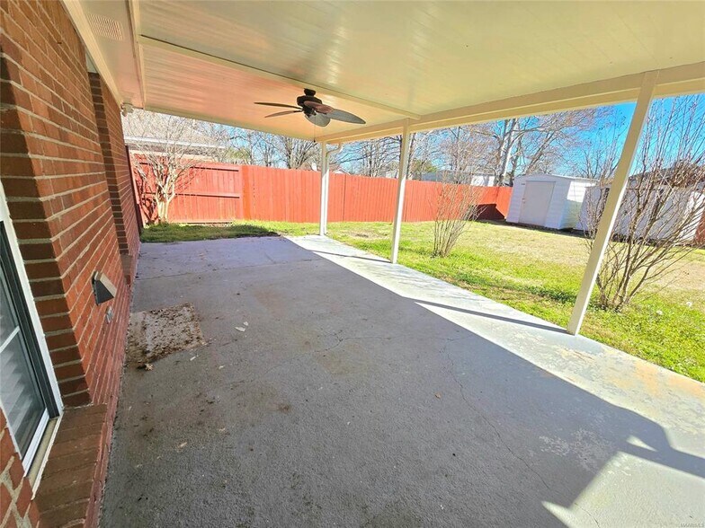 Building Photo - 5825 Portsmouth Dr