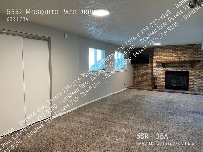 Building Photo - $500 OFF the first month of rent! Modern a...