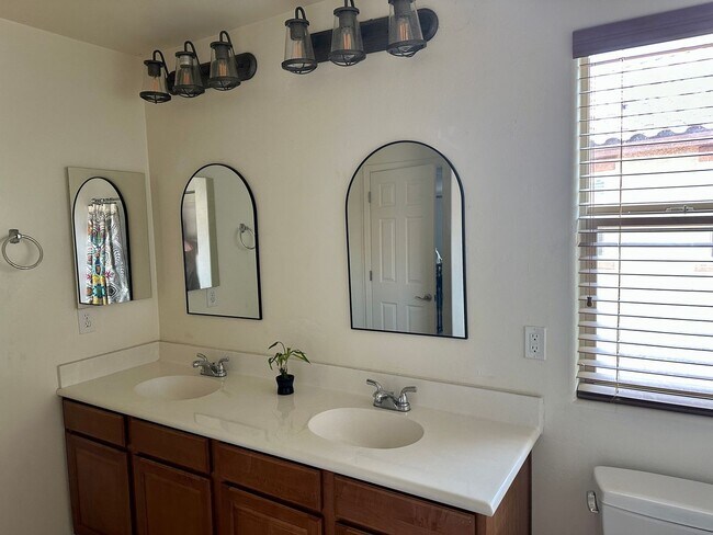 Building Photo - Stunning 2 story home in Oro Valley!!