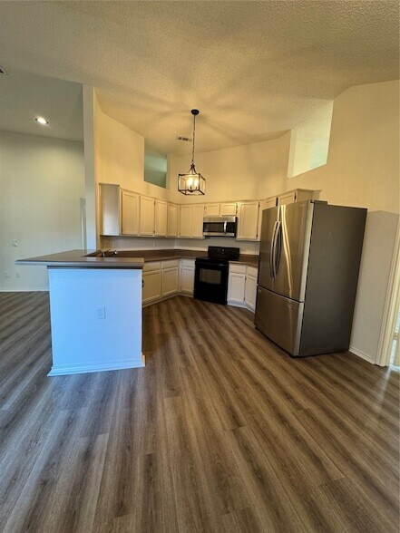 Building Photo - 503 Rose Dr