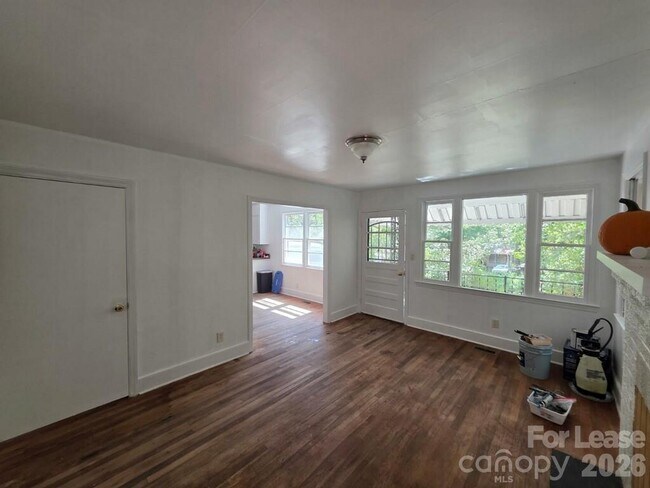 Building Photo - 123 Larchwood Dr