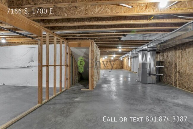 Building Photo - 7166 S 1700 E