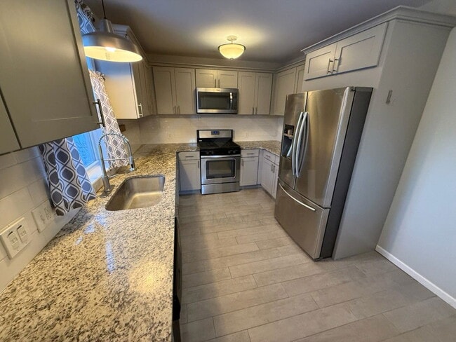 Building Photo - 389 Channing St