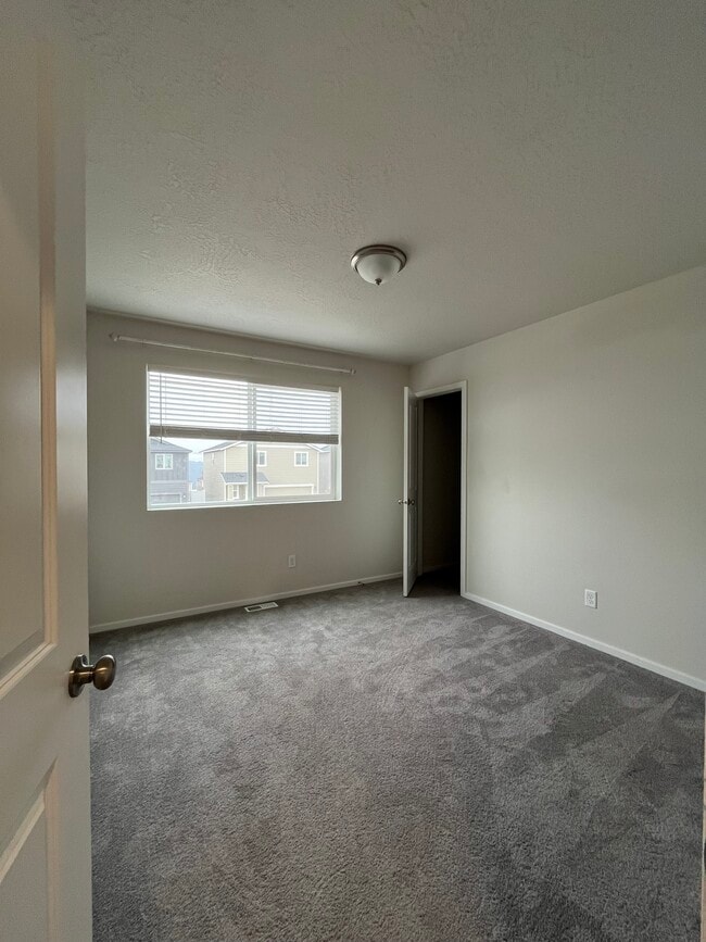 Building Photo - 4501 W Bedford Ave