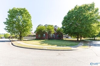 Building Photo - 4404 Hidden Lake Dr SE