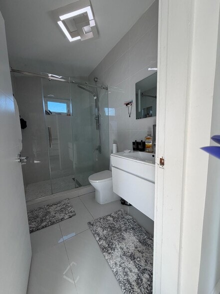 Building Photo - 1531 NE 15th Ave