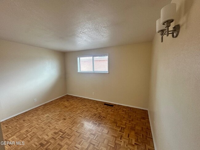 Building Photo - 5113 Trew Ct