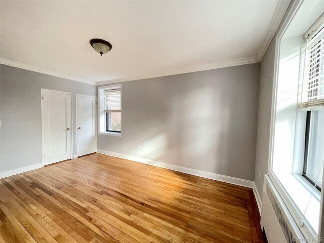 Building Photo - 321 Larchmont Acres