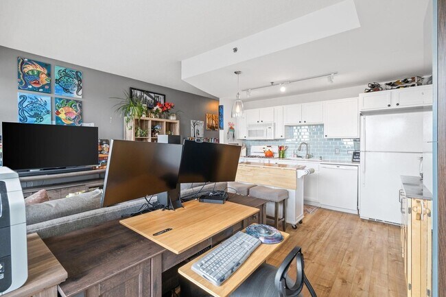 Building Photo - 929 Portland Ave