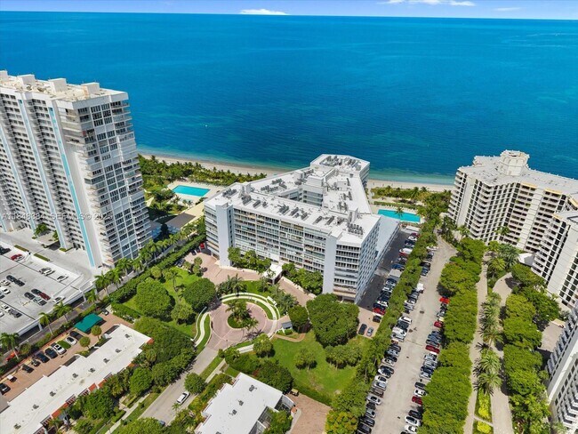 Building Photo - 600 Grapetree Dr