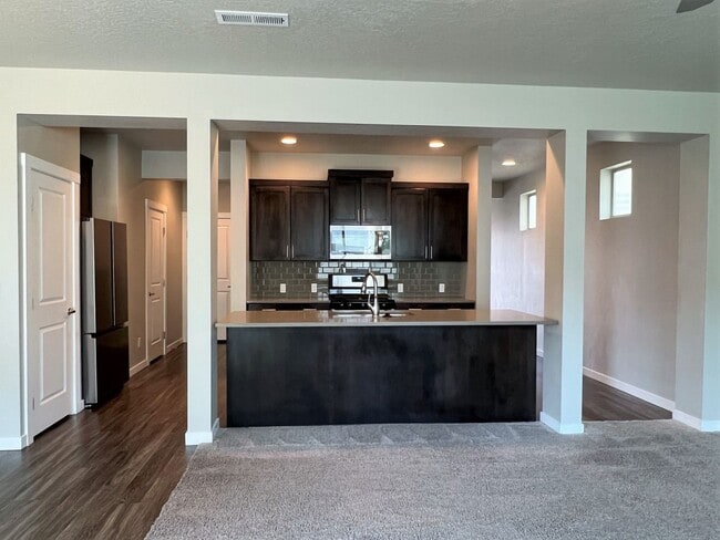 Building Photo - Beautiful 4 bed 2.5 bath Blackrock home in the Verado Subd just off N Locust Grove and Ustick Rd