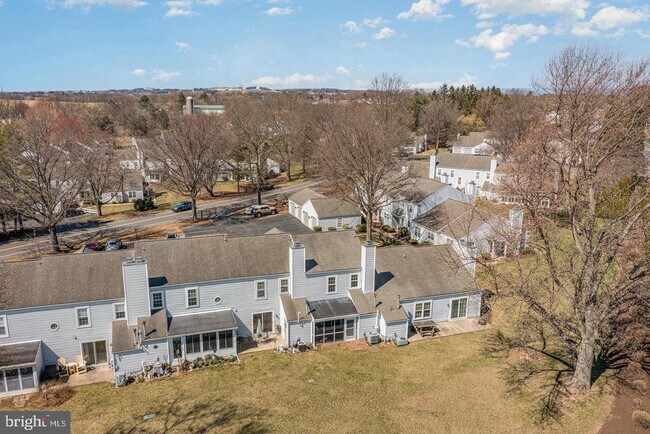 Building Photo - 407 Cambridge Ct