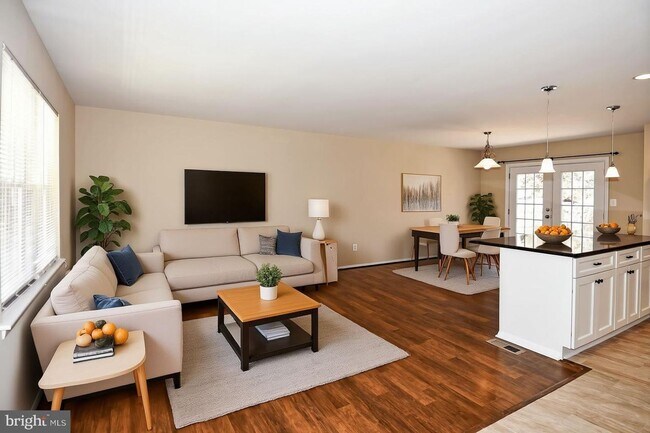 Building Photo - Beautifully renovated 3-bedroom, 2.5-bath detached home