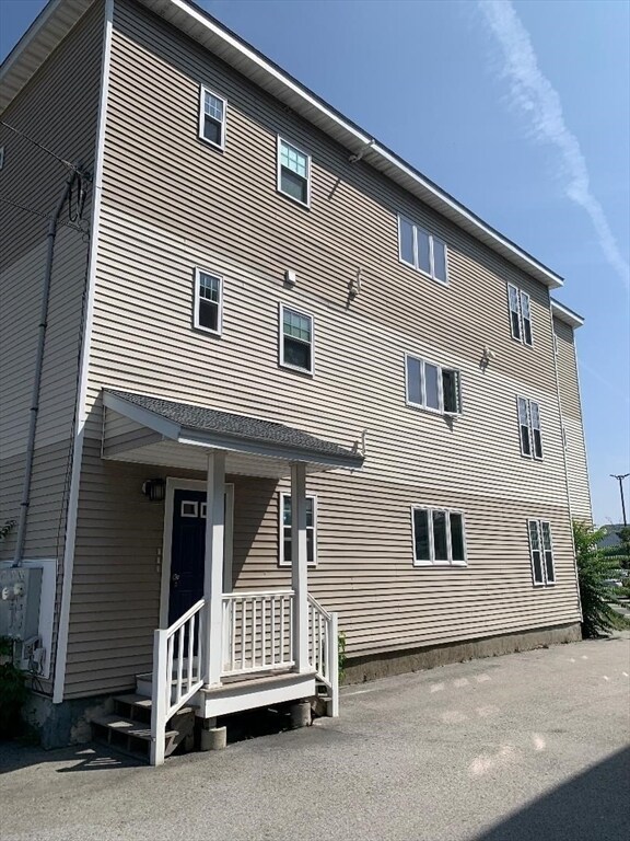 Building Photo - 539 Southbridge St