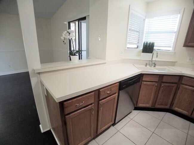 Building Photo - Beautiful 1/1 wood floor condo for rent in...