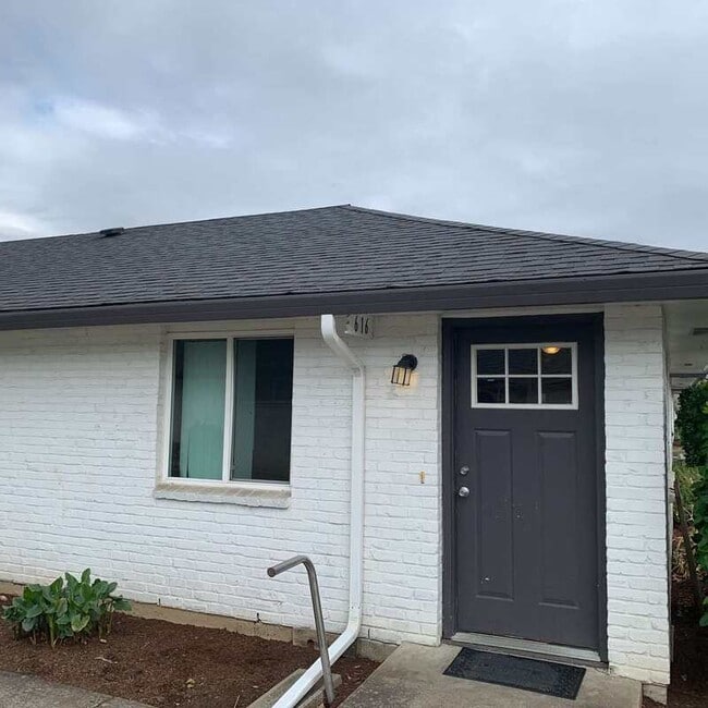 Building Photo - 616 NE Anderson St