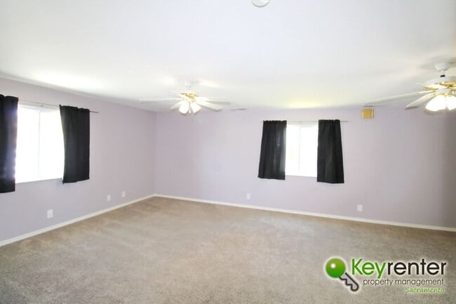 Building Photo - 419 Chaparral Way