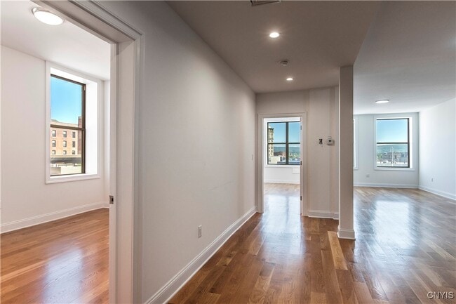 Building Photo - 221 Elizabeth St