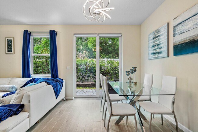 Building Photo - 5623 Enclave Dr