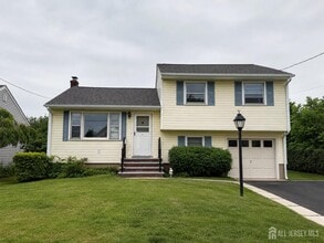 Building Photo - 304 Fairlamb Ave