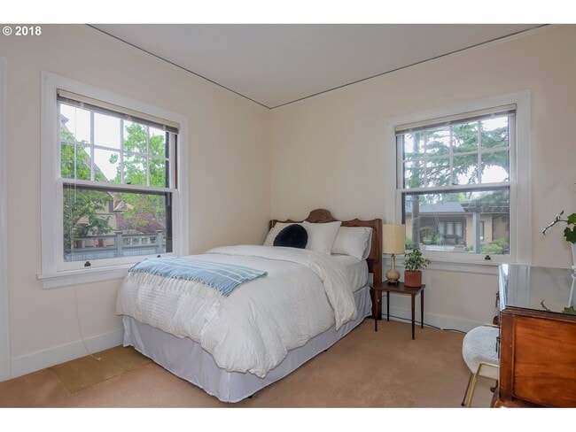 Building Photo - BEAUTIFUL TUDOR ON ALAMEDA RIDGE, 4/2.5