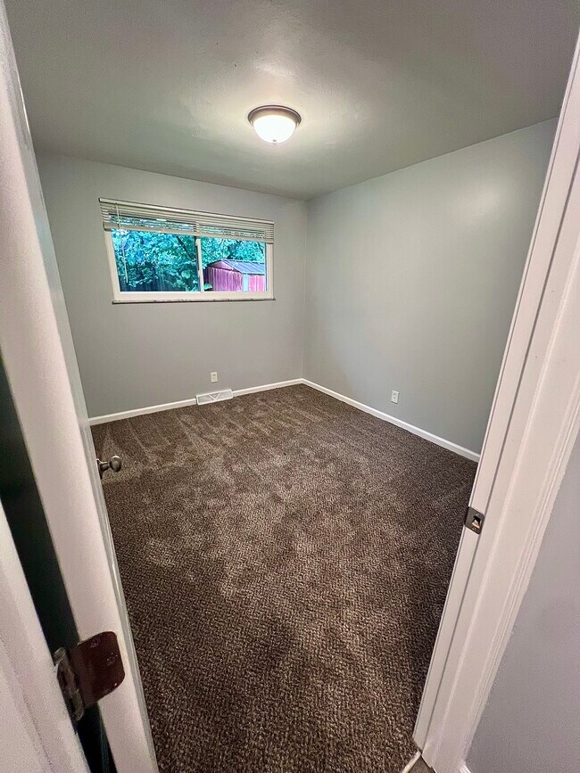 Building Photo - 153 Hanstein Pl